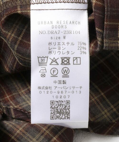 URBAN RESEARCH DOORS（アーバンリサーチドアーズ）の「チェックケープフリルブラウス（シャツ/ブラウス・レディース・ブラック/ブラウン・MEDIUM）」の18枚目の写真