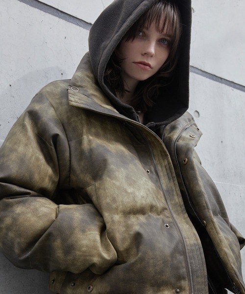 Spielio(シュピーリオ)の「【Spielio】Vintage like high neck padded jacket / ヴィンテージライク合皮ハイネック中綿ジャケット(ダウンジャケット/コート・メンズ・ブラウン/ブラック・L/M/S)」の3枚目の写真