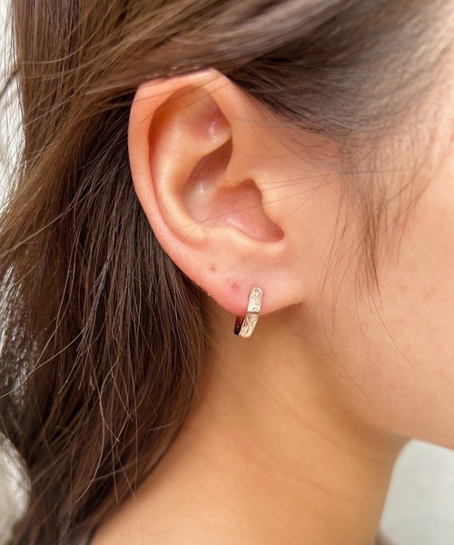 IRIEBEACH（アイリービーチ）の「MINI Hexagon pierce/【ハワイアンジュエリー】【サージカルステンレス】【金属アレルギー対応】【IRIEBEACH / アイリービーチ】つけっぱなしOK（ピアス（片耳用）・レディース・シルバー/ピンク/ゴールド・FREE）」の7枚目の写真