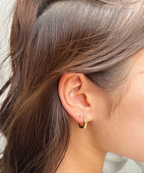 IRIEBEACH（アイリービーチ）の「MINI Hexagon pierce/【ハワイアンジュエリー】【サージカルステンレス】【金属アレルギー対応】【IRIEBEACH / アイリービーチ】つけっぱなしOK（ピアス（片耳用）・レディース・シルバー/ピンク/ゴールド・FREE）」の11枚目の写真