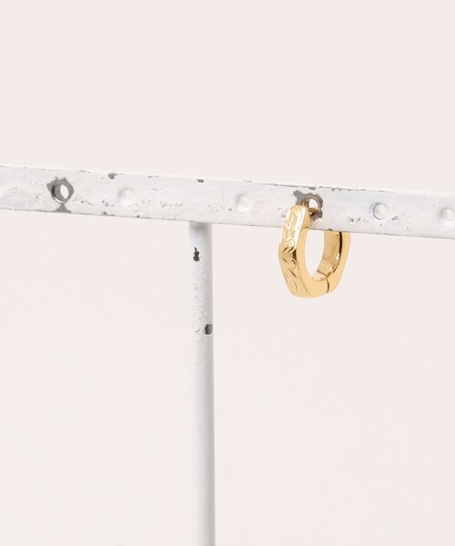 IRIEBEACH（アイリービーチ）の「MINI Hexagon pierce/【ハワイアンジュエリー】【サージカルステンレス】【金属アレルギー対応】【IRIEBEACH / アイリービーチ】つけっぱなしOK（ピアス（片耳用）・レディース・シルバー/ピンク/ゴールド・FREE）」の14枚目の写真