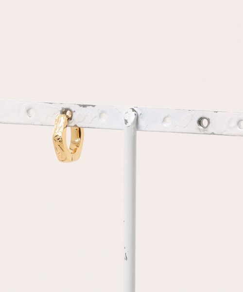 IRIEBEACH（アイリービーチ）の「MINI Hexagon pierce/【ハワイアンジュエリー】【サージカルステンレス】【金属アレルギー対応】【IRIEBEACH / アイリービーチ】つけっぱなしOK（ピアス（片耳用）・レディース・シルバー/ピンク/ゴールド・FREE）」の15枚目の写真