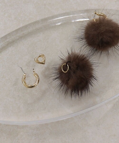 fredy emue（フレディエミュ）の「ミンクファーカスタムフープピアス（ピアス（両耳用）・レディース・アイボリー/ブラウン・FREE）」の9枚目の写真