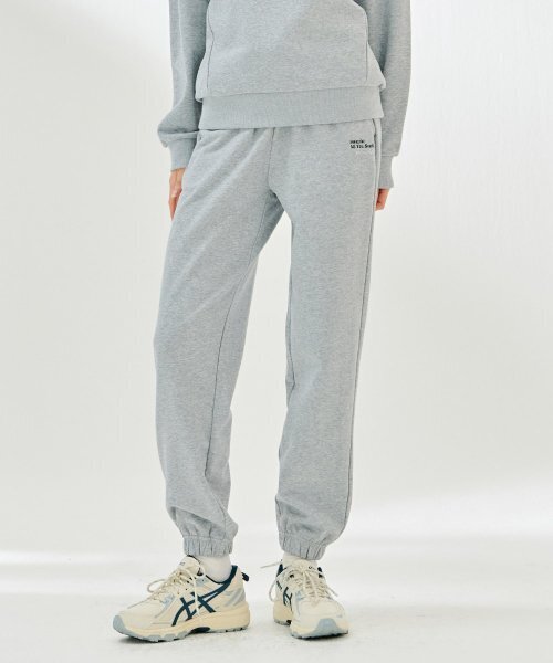 CHASECULT(チェイスカルト)の「共用エッセンシャルジョガーウォームアップパンツ-DAZU7201B0B(スウェットパンツ・メンズ・ライトグレー・70/76/82/67/86)」の3枚目の写真