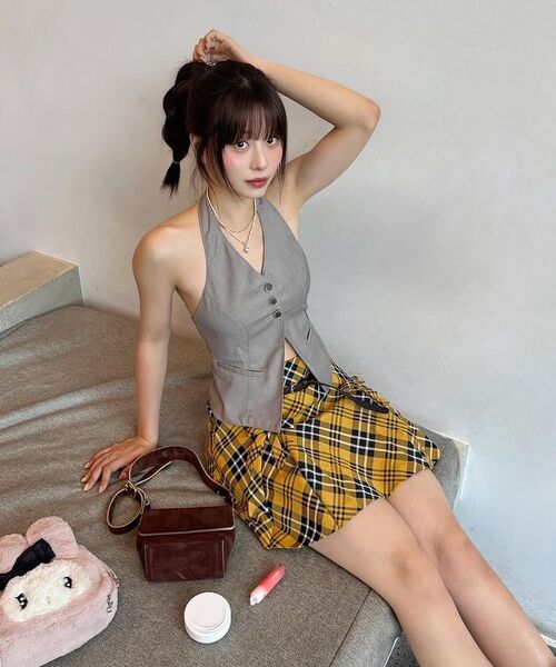 WESLEYHYUSTON(ウェズリーユーストン)の「Evelyn halter neck vest grey(ベスト・レディース・その他・SMALL/MEDIUM)」の2枚目の写真