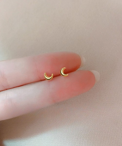 yu-ka(ユーカ)の「YU-KA:ミニムーン モチーフ スタッドピアス mini moon stud pierce(ピアス(両耳用)・レディース・シルバー/ゴールド・FREE)」の1枚目の写真
