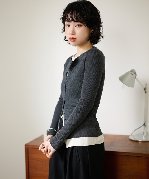 LAULEN(ローレン)の「bicolor layered knit cardigan /配色レイヤード長袖ニットカーディガン(カーディガン/ボレロ・レディース・ベージュ/ブラック/チャコールグレー/レッド・FREE)」の14枚目の写真