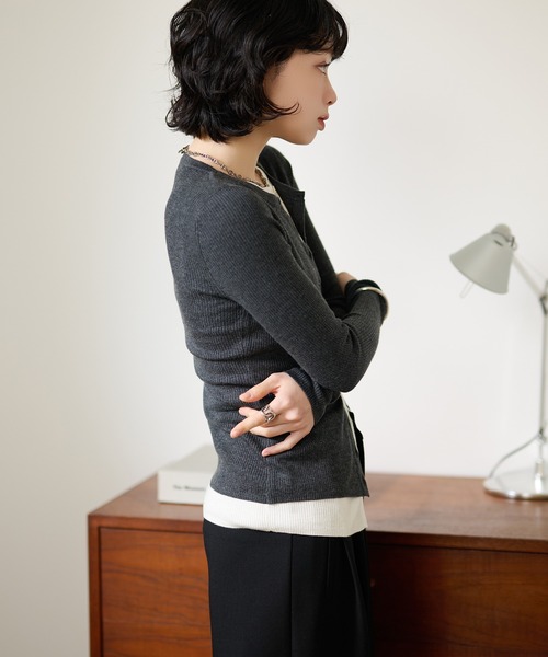 LAULEN(ローレン)の「bicolor layered knit cardigan /配色レイヤード長袖ニットカーディガン(カーディガン/ボレロ・レディース・ベージュ/ブラック/チャコールグレー/レッド・FREE)」の15枚目の写真