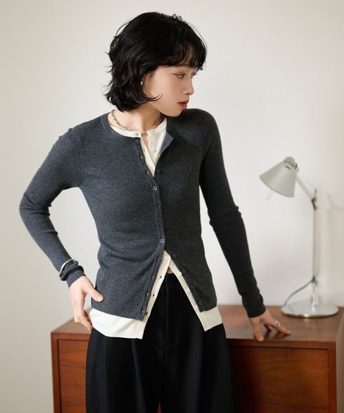 LAULEN(ローレン)の「bicolor layered knit cardigan /配色レイヤード長袖ニットカーディガン(カーディガン/ボレロ・レディース・ベージュ/ブラック/チャコールグレー/レッド・FREE)」の16枚目の写真