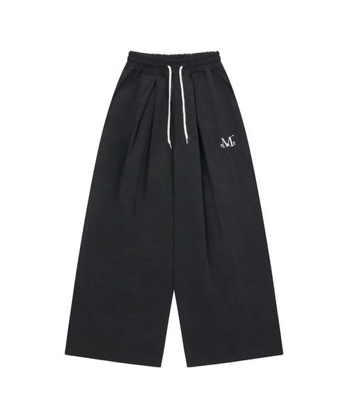 MUCENT(ムセント)の「アリオンピンタックワイドバンディングパンツ 男女共用 (2カラー)(スウェットパンツ・メンズ・ブラック/チャコール・SMALL/FREE)」の1枚目の写真