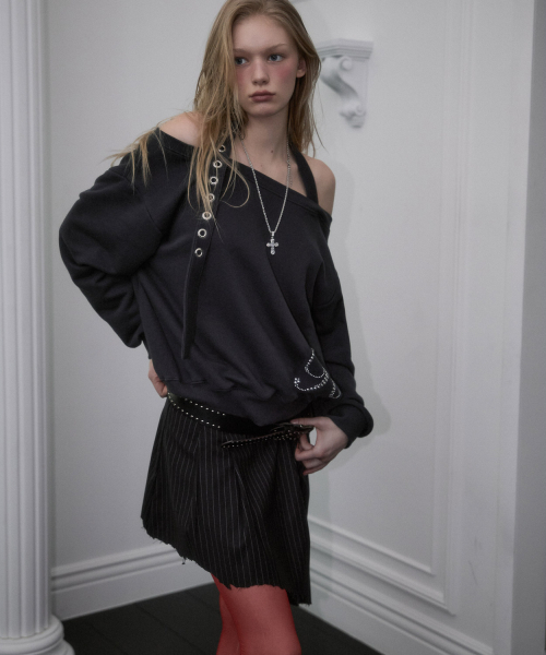 ROSEFRANTZ（ロゼフランツ）の「Eyelet Strap Open Sweatshirt [Charcoal]（スウェット・レディース・チャコールグレー・OS）」の5枚目の写真