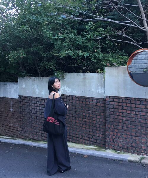 ROSEFRANTZ（ロゼフランツ）の「Eyelet Strap Open Sweatshirt [Charcoal]（スウェット・レディース・チャコールグレー・OS）」の7枚目の写真