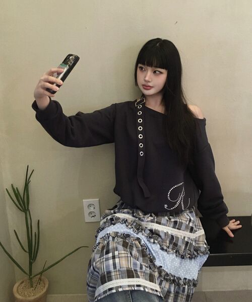 ROSEFRANTZ（ロゼフランツ）の「Eyelet Strap Open Sweatshirt [Charcoal]（スウェット・レディース・チャコールグレー・OS）」の10枚目の写真