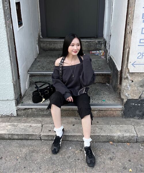 ROSEFRANTZ（ロゼフランツ）の「Eyelet Strap Open Sweatshirt [Charcoal]（スウェット・レディース・チャコールグレー・OS）」の12枚目の写真