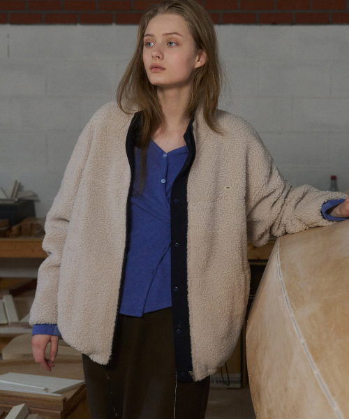 ANDNEEDS(アンドニーズ)の「Kaya reversible fleece jacket (beige)(その他アウター・レディース・その他・FREE)」の2枚目の写真