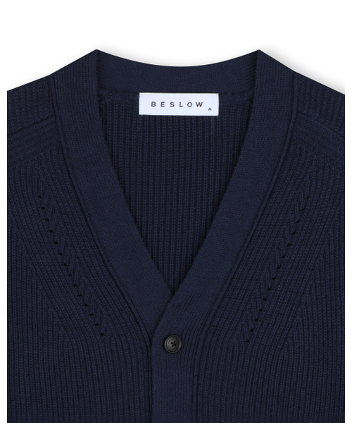 BESLOW（ビースロー）の「[ビスローXファッションチューブ削型]V NECK SHORT CARDIGAN NAVY（カーディガン/ボレロ・レディース・その他・SMALL/MEDIUM/LARGE/X-LARGE）」の2枚目の写真