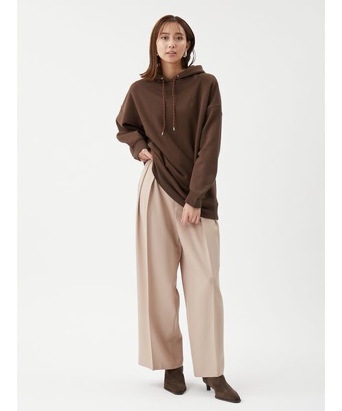 Mila Owen（ミラオーウェン）の「フォルムスリーブ裏起毛フーディー（パーカー・レディース・ブラウン/レッド/ホワイト・F）」の4枚目の写真