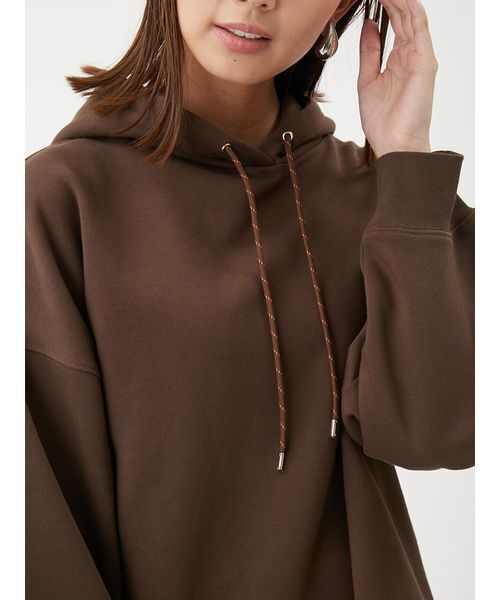 Mila Owen（ミラオーウェン）の「フォルムスリーブ裏起毛フーディー（パーカー・レディース・ブラウン/レッド/ホワイト・F）」の8枚目の写真