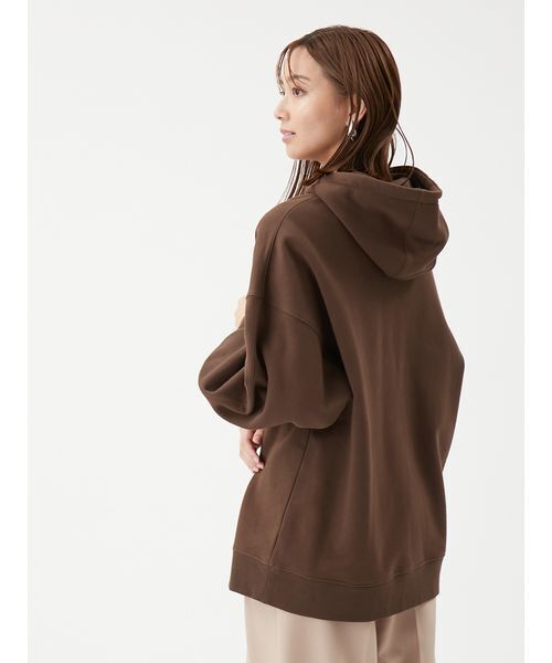 Mila Owen（ミラオーウェン）の「フォルムスリーブ裏起毛フーディー（パーカー・レディース・ブラウン/レッド/ホワイト・F）」の11枚目の写真