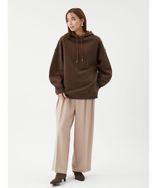 Mila Owen（ミラオーウェン）の「フォルムスリーブ裏起毛フーディー（パーカー・レディース・ブラウン/レッド/ホワイト・F）」の12枚目の写真