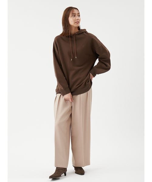 Mila Owen（ミラオーウェン）の「フォルムスリーブ裏起毛フーディー（パーカー・レディース・ブラウン/レッド/ホワイト・F）」の13枚目の写真