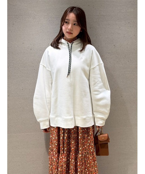 Mila Owen（ミラオーウェン）の「フォルムスリーブ裏起毛フーディー（パーカー・レディース・ブラウン/レッド/ホワイト・F）」の2枚目の写真