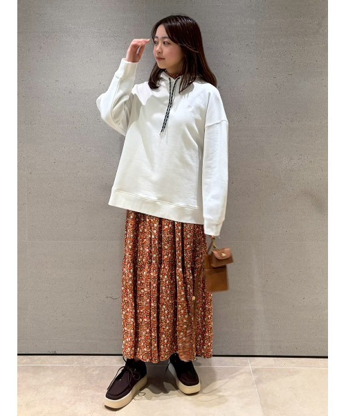 Mila Owen（ミラオーウェン）の「フォルムスリーブ裏起毛フーディー（パーカー・レディース・ブラウン/レッド/ホワイト・F）」の15枚目の写真