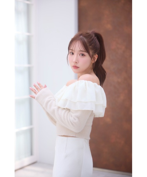 MISTREASS(ミストレアス)の「Double Raffle Off Shoulder Knit Top(ニット/セーター・レディース・ブラック/ベージュ・FREE)」の3枚目の写真