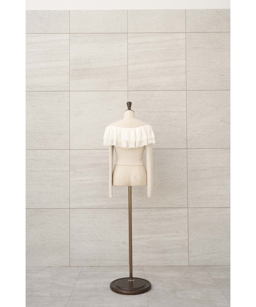 MISTREASS(ミストレアス)の「Double Raffle Off Shoulder Knit Top(ニット/セーター・レディース・ブラック/ベージュ・FREE)」の8枚目の写真