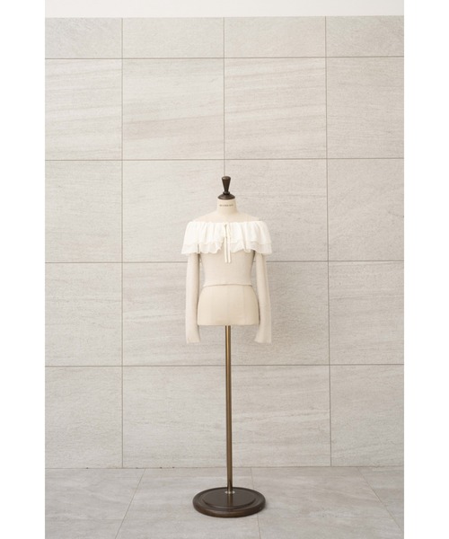 MISTREASS(ミストレアス)の「Double Raffle Off Shoulder Knit Top(ニット/セーター・レディース・ブラック/ベージュ・FREE)」の6枚目の写真