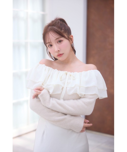 MISTREASS(ミストレアス)の「Double Raffle Off Shoulder Knit Top(ニット/セーター・レディース・ブラック/ベージュ・FREE)」の4枚目の写真
