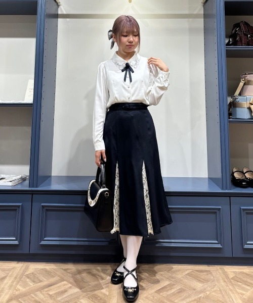 an another angelus（アンアナザーアンジェラス）の「レース切替ナロースカート/fint フィント（スカート・レディース・ネイビー/ラベンダー・FREE）」の4枚目の写真