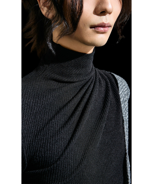 RECULER（ルキュレ）の「Cowl string coloration  draped T-shirt Black（ニット/セーター・レディース・その他・FREE）」の4枚目の写真