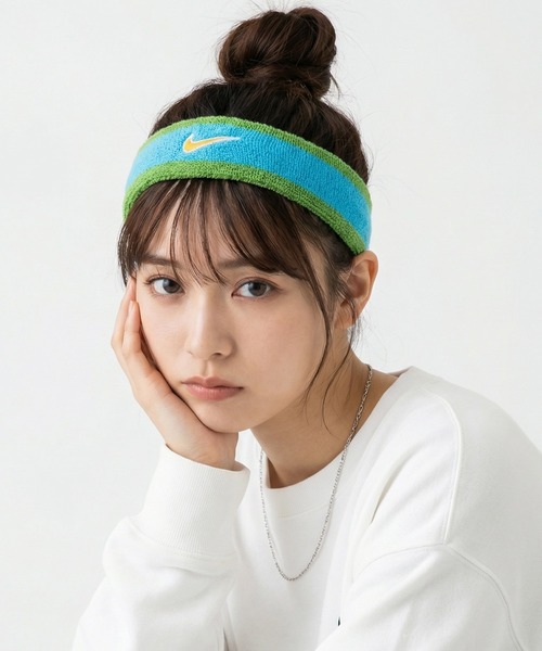 NIKE(ナイキ)の「【NIKE/ナイキ】ナイキ スウッシュ クラシック ヘッドバンド(ヘアバンド・メンズ・ホワイト/ブラック/ネイビー/グレー/レッド/ブルー/グリーン系その他/バーガンディー・FREE)」の4枚目の写真