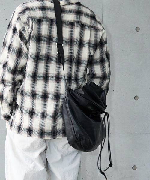 UNION STATION（ユニオンステーション）の「ドローストリングショルダーバッグ（ショルダーバッグ・メンズ・ブラック・FREE）」の11枚目の写真