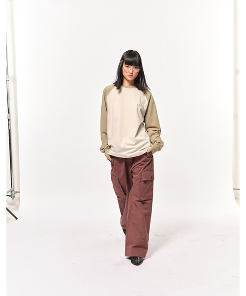 BLUESUNFLOWER（ブルーサンフラワー）の「エッセンシャルシグネチャー刺繍ラグラン長袖Tシャツ[オリーブ]（Tシャツ/カットソー・レディース・その他・MEDIUM/LARGE）」の4枚目の写真
