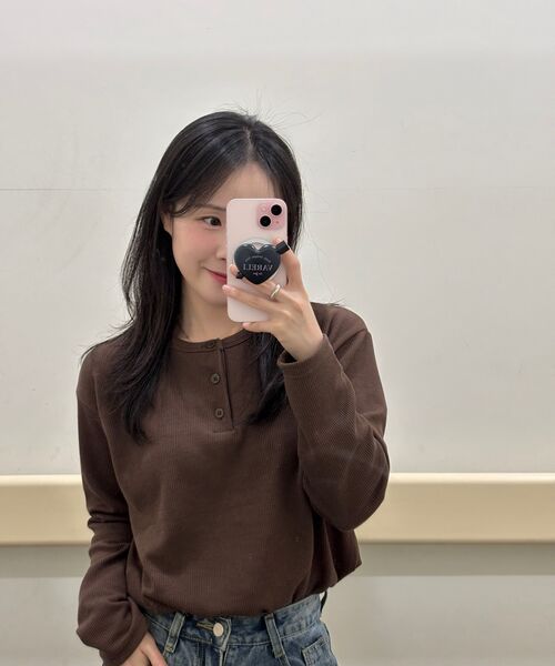 POLYGRAM(ポリグラム)の「リブセミクロップヘンリーネックロングスリーブ - 5COLOR(Tシャツ/カットソー・レディース・ブラック/ブラウン/アイボリー/サンドベージュ/チャコール・MEDIUM/LARGE/X-LARGE)」の13枚目の写真