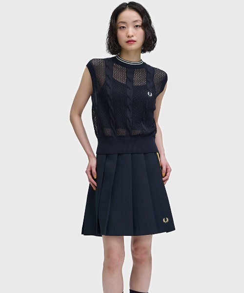 FRED PERRY（フレッドペリー）の「Mesh Cable Knit Tank／メッシュケーブルニットタンクトップ（ニット/セーター・レディース・ネイビー・10）」の2枚目の写真