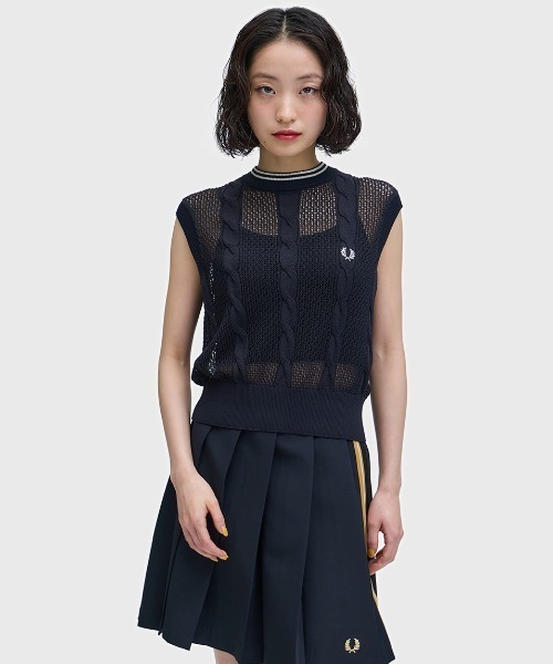 FRED PERRY（フレッドペリー）の「Mesh Cable Knit Tank／メッシュケーブルニットタンクトップ（ニット/セーター・レディース・ネイビー・10）」の4枚目の写真