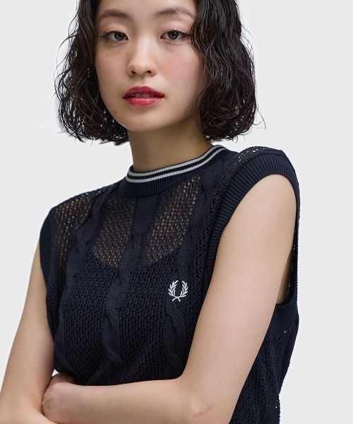 FRED PERRY（フレッドペリー）の「Mesh Cable Knit Tank／メッシュケーブルニットタンクトップ（ニット/セーター・レディース・ネイビー・10）」の6枚目の写真