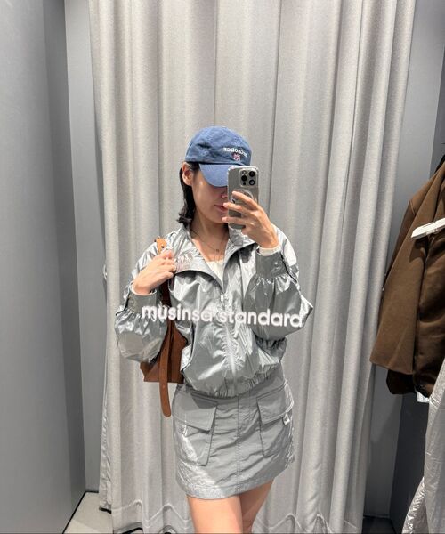 MUSINSA STANDARD WOMAN（ムシンサスタンダードウーマン）の「ウィメンズシャイニーウィンドブレーカージャケット[シルバー]（ナイロンジャケット・レディース・その他・L/M/S）」の12枚目の写真