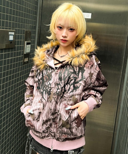 A'gem（エージェム）の「A'GEM/9 × .kom 『A'GEM/エージェム』 迷彩ファー付ジップパーカー（パーカー・レディース・カーキ/ピンク・FREE）」の4枚目の写真