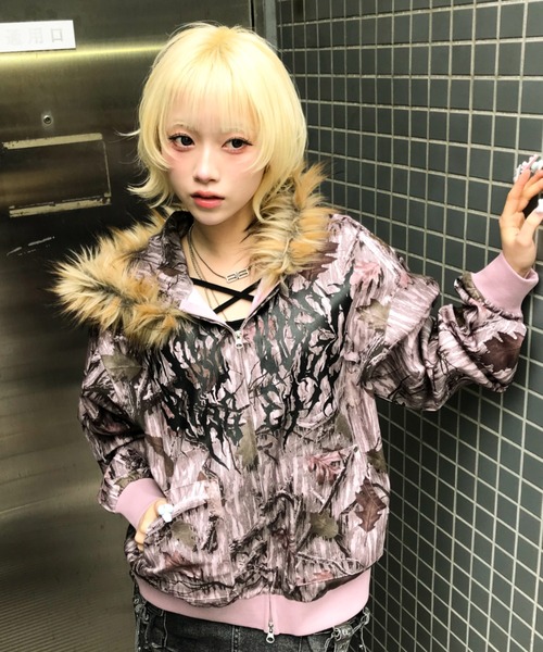 A'gem（エージェム）の「A'GEM/9 × .kom 『A'GEM/エージェム』 迷彩ファー付ジップパーカー（パーカー・レディース・カーキ/ピンク・FREE）」の3枚目の写真