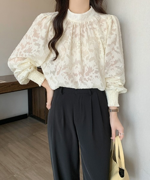 SEU(エスイーユー)の「ジャガードフラワーバルーンスリーブブラウス 長袖 秋服 オフィスカジュアル きれいめカジュアル レディース韓国(シャツ/ブラウス・レディース・ベージュ/ピンク/ブラック/ブルー/グレー・フリー)」の15枚目の写真