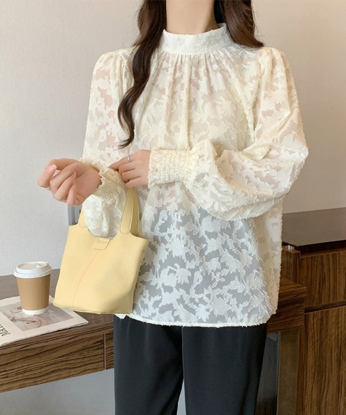 SEU(エスイーユー)の「ジャガードフラワーバルーンスリーブブラウス 長袖 秋服 オフィスカジュアル きれいめカジュアル レディース韓国(シャツ/ブラウス・レディース・ベージュ/ピンク/ブラック/ブルー/グレー・フリー)」の16枚目の写真