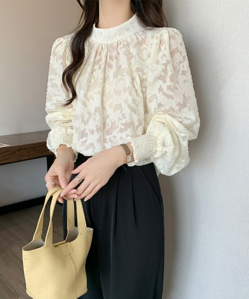 SEU(エスイーユー)の「ジャガードフラワーバルーンスリーブブラウス 長袖 秋服 オフィスカジュアル きれいめカジュアル レディース韓国(シャツ/ブラウス・レディース・ベージュ/ピンク/ブラック/ブルー/グレー・フリー)」の17枚目の写真