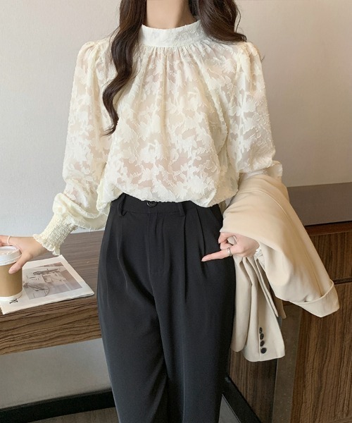 SEU(エスイーユー)の「ジャガードフラワーバルーンスリーブブラウス 長袖 秋服 オフィスカジュアル きれいめカジュアル レディース韓国(シャツ/ブラウス・レディース・ベージュ/ピンク/ブラック/ブルー/グレー・フリー)」の18枚目の写真