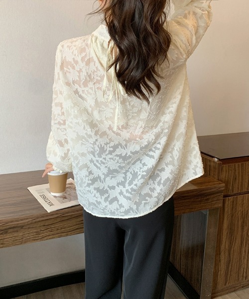 SEU(エスイーユー)の「ジャガードフラワーバルーンスリーブブラウス 長袖 秋服 オフィスカジュアル きれいめカジュアル レディース韓国(シャツ/ブラウス・レディース・ベージュ/ピンク/ブラック/ブルー/グレー・フリー)」の19枚目の写真