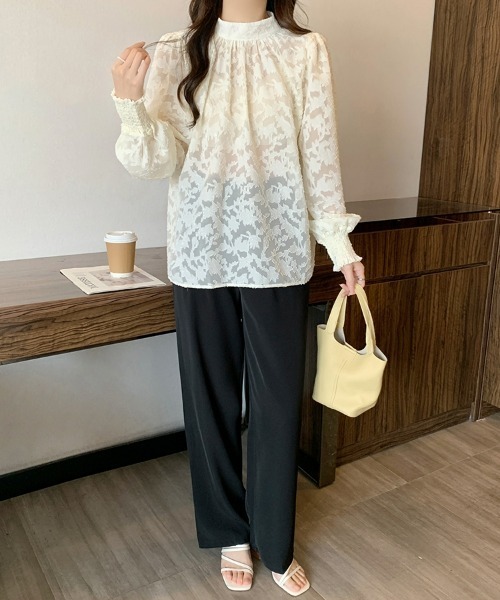 SEU(エスイーユー)の「ジャガードフラワーバルーンスリーブブラウス 長袖 秋服 オフィスカジュアル きれいめカジュアル レディース韓国(シャツ/ブラウス・レディース・ベージュ/ピンク/ブラック/ブルー/グレー・フリー)」の20枚目の写真