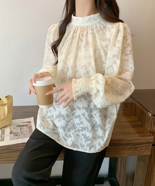 SEU(エスイーユー)の「ジャガードフラワーバルーンスリーブブラウス 長袖 秋服 オフィスカジュアル きれいめカジュアル レディース韓国(シャツ/ブラウス・レディース・ベージュ/ピンク/ブラック/ブルー/グレー・フリー)」の21枚目の写真